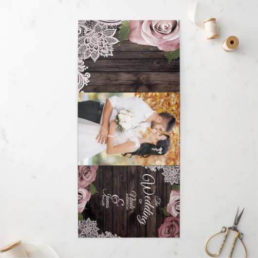 Dusty Rose Rustic Wood Trifold Wedding Programm (Außenbereich)