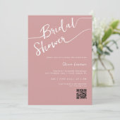 Dusty Rose Script QR Bridal Dusche Einladung (Stehend Vorderseite)