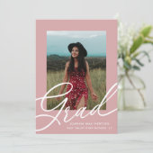 Dusty Rose Script Zwei Foto Abschluss Einladung (Stehend Vorderseite)