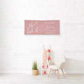 Dusty Rose Sie hat Script Graduation Party Banner (Insitu)