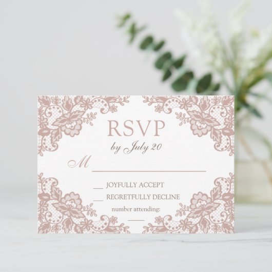 Dusty Rose Spitzen Hochzeit rsvp Karte (Stehend Vorderseite)