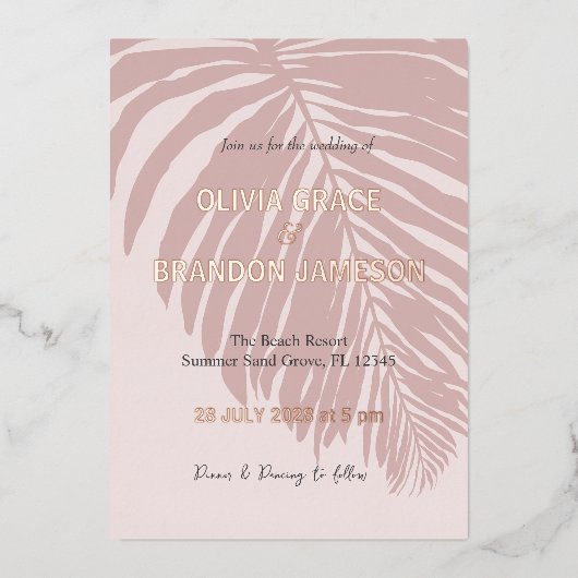 Dusty Rose Tropical Palm Leaf Hochzeit Folieneinladung (Vorderseite)