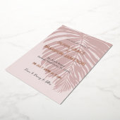 Dusty Rose Tropical Palm Leaf Hochzeit Folieneinladung (Gedreht)
