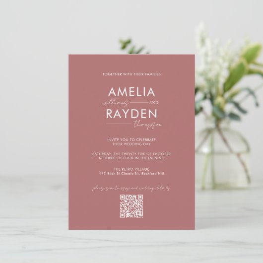 Dusty Rose Typografie Script Foto QR Code Hochzeit Einladung (Stehend Vorderseite)