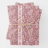 Dusty Rose und weiße Weihnachtsbäume und Name Geschenkpapier Set (Beispiel)