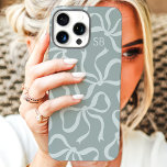 Dusty Sage Bow Monogram iPhone 16 Pro Max Hülle<br><div class="desc">Dress up your phone in style mit diesem schicken und trendigen dusty phone case! Mit einem spielerischen Muster von handgezeichnet Bögen und personalisiert mit Ihrem Monogramm ist dieser Fall die perfekte Mischung aus Mode und Funktion. Aus langlebigen Materialien gefertigt, um Ihr Telefon vor alltäglichen Stößen und Kratzern zu schützen. Eine...</div>