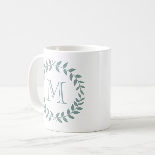 Dusty Sage Green Botanical Wreath Monogram Kaffeetasse (Vorderseite Links)
