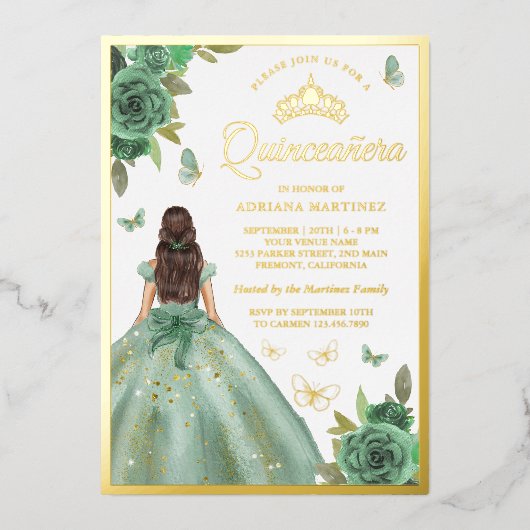 Dusty Sage Green Floral Butterfly Quinceanera Gold Folieneinladung (Vorderseite)