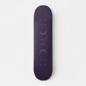 Dusty Violet Crescent Moons Monogramm Skateboard (Vorne)