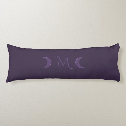 Dusty Violet Monogram Crescent Moon Muster Back Seitenschläferkissen (Vorderseite)