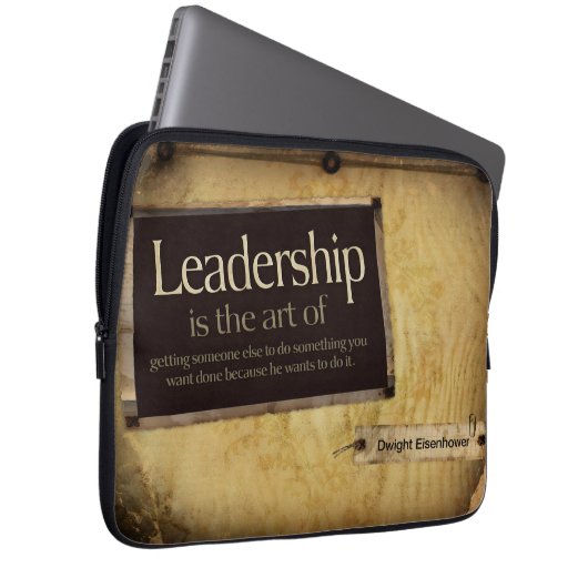 Dwight Eisenhower Inspiration Zitat "Leadership" Laptopschutzhülle (Vorne Rechts)