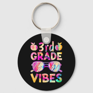 Dye 3rd Grade Vibes Lehrer erster Tag zurück zu S Schlüsselanhänger