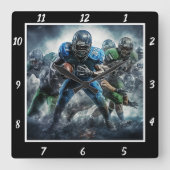 Dynamic High Energy Football Action Scene Quadratische Wanduhr (Vorderseite)