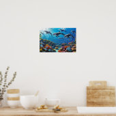 Dynamische Delfin-Gruppe und Fische - Lebendiges K Poster (Küche)