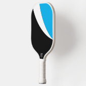 Dynamische Schwarz-weiß Sky Blue Sweeping Curves Pickleball Schläger (Links)