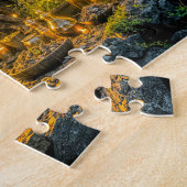 Dynamischer Fantasy-Zauberer mit leuchtendem magis Puzzle (Seite)