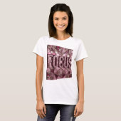 Dynamisches Pink FOCUS Textdesign T-Shirt (Vorne ganz)
