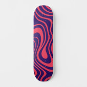 Dynamisches, von Synthwave inspiriertes Lila-Pink Skateboard (Vorderseite)