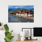 Dzong Gebäude by River Poster (Heimbüro)