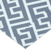 E Alphabet Muster Tischdecke (Schrägansicht)