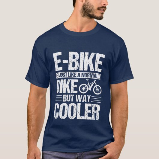 E-Bike wie ein normales Fahrrad, aber viel Cooler T-Shirt (Vorderseite)