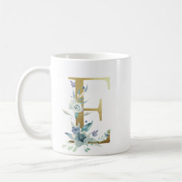 E Golden initial mit blauem Blumenblättern Kaffeetasse