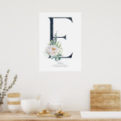 E Letter Monogram Weiße Blume und Grüne Poster (Küche)