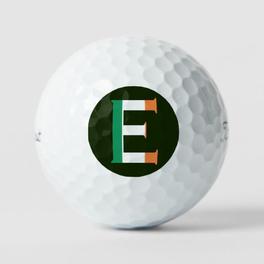 E Monogram überlagert sich auf irischer Flagge tpv Golfball (Vorderseite)