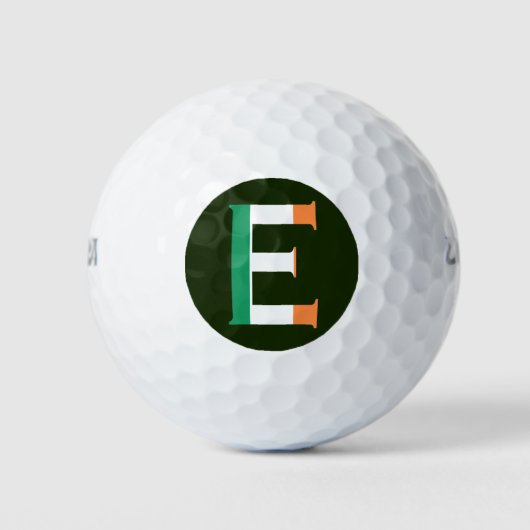 E Monogram überlagert sich auf irischer Flagge wu Golfball (Vorderseite)