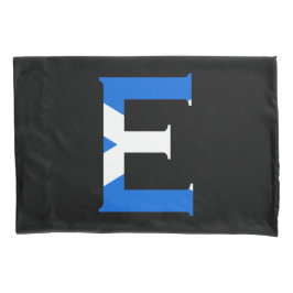 E Monogram überlagert sich auf schottischer Flagge Kissenbezug