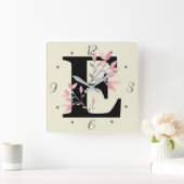 E Monogramm mit rosa Spray Quadratische Wanduhr (Zuhause)