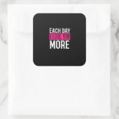 Each Day I Love You More Romantic Quote Design  Quadratischer Aufkleber (Tasche)