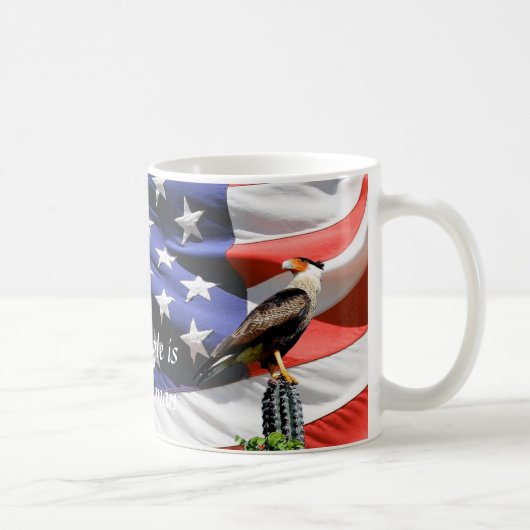 Eagle auf einem Kaktus vor der USA-Flagge Kaffeetasse (Rechts)