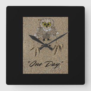 Eagle Baby & Footprints im Sand "One Day" Quadratische Wanduhr