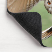 Eagle-Eule im Flug Mousepad (Ecke)