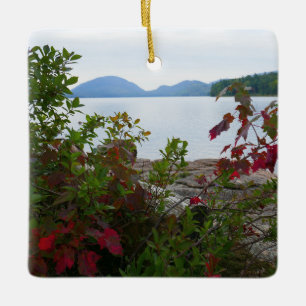 Eagle Lake und rote Ahornblätter I Keramikornament