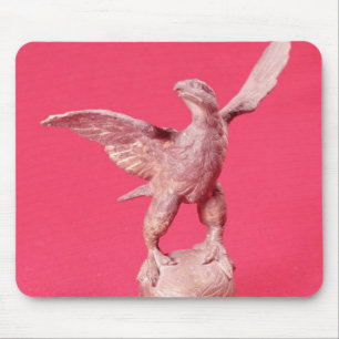 Eagle mit verbreiteten Flügeln auf einem Ball Mousepad