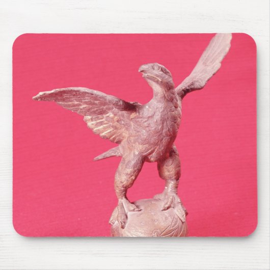 Eagle mit verbreiteten Flügeln auf einem Ball Mousepad (Vorne)