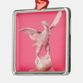 Eagle mit verbreiteten Flügeln auf einem Ball Silbernes Ornament (Links)