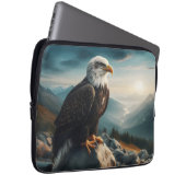 Eagle Perched on Rocky Terrain Laptopschutzhülle (Vorne Rechts)