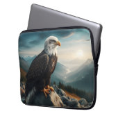 Eagle Perched on Rocky Terrain Laptopschutzhülle (Vorderseite Links)