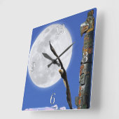 Eagle, Totem Pole & Moon Fantasy Clock Quadratische Wanduhr (Winkel)