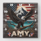 Eagle Wings Spread by American Flag Quadratische Wanduhr (Vorderseite)