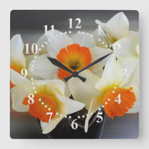 Early spring daffodils quadratische wanduhr
