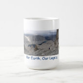 Earth Day 20xx Tasse Solitary Hiker (Mittel)