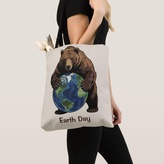 Earth Day Bear Hugging Planet Design Tasche (Von Nahem)