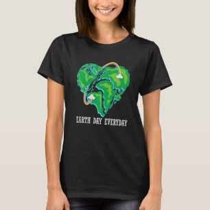 Earth Day Everyday Heart Shaped World Rainbow Envi T-Shirt