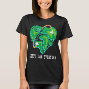 Earth Day Everyday Heart Shaped World Rainbow Envi T-Shirt