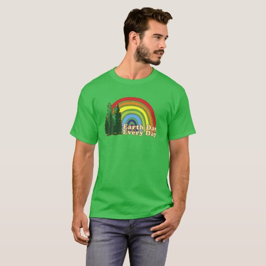 Earth Day Everyday Rainbow Pine Tree Design T-Shirt (Vorne ganz)