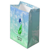 Earth Day Medium Gift Bag Mittlere Geschenktüte (Vorderseite Schrägansicht)